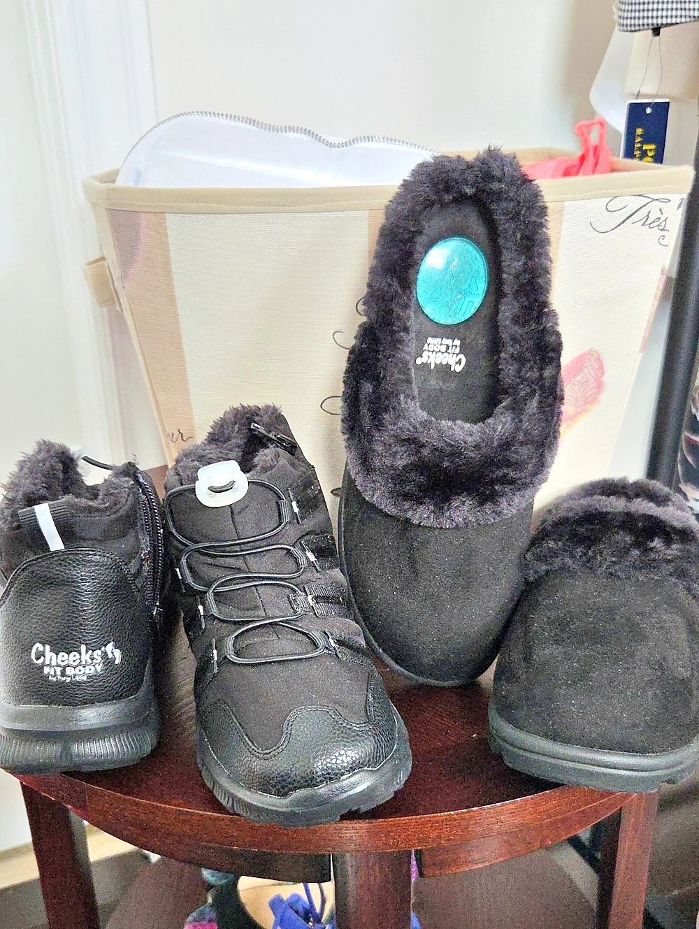 2 Pairs Of Cheeks US 6W NWOT